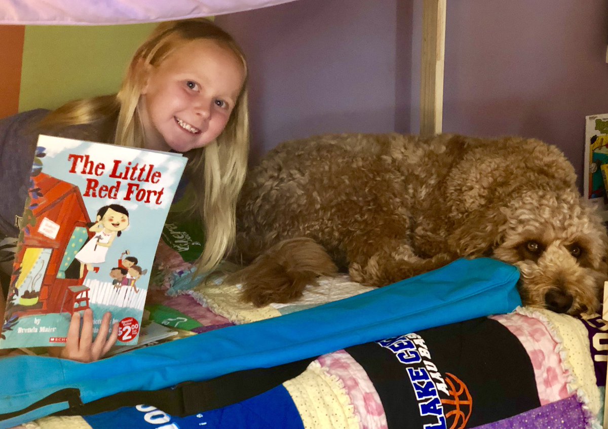 coleuzu's tweet photo. When you don’t want to read to yourself and mom is busy you read to your pup! #charley #helovedit #summerreading #30minsaday #readingwithsportsequiptment #littleredfort #fisherslibraryforthewin @yetiuzu29 @mrsjoniedwards @librarytce https://t.co/S25quOdI8N