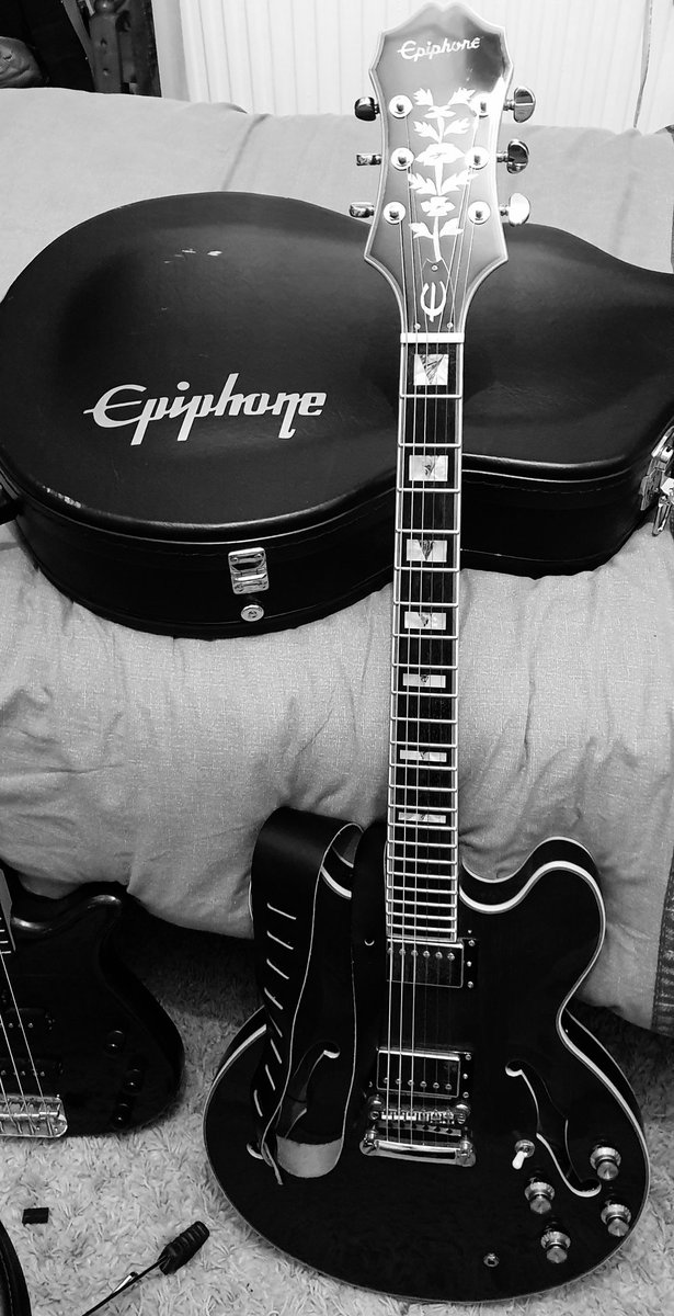 DarylMccann's tweet photo. #guitarist #music #musician #musicismylife https://t.co/GNZnDOm1WQ