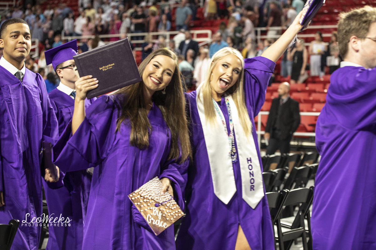 leoweeks_photo's tweet photo. CONGRATS PNG GRADUATES! Y’all are awesome! Candid photos from graduation are online. #pngproud #pnghs #portnechestx #grovestx #graduation #portnechesgroves

https://t.co/fSPxIncRgi https://t.co/JAcdCytnDN