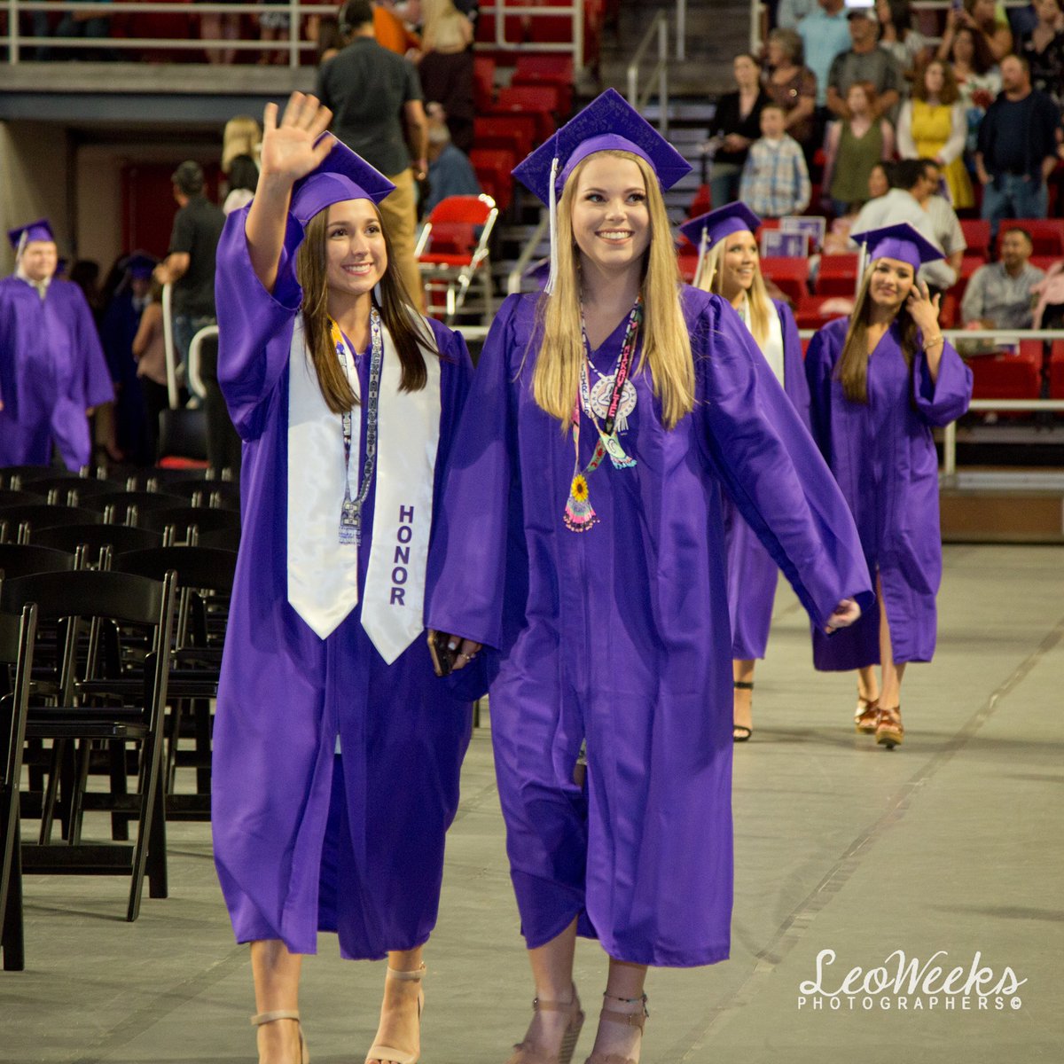 leoweeks_photo's tweet photo. CONGRATS PNG GRADUATES! Y’all are awesome! Candid photos from graduation are online. #pngproud #pnghs #portnechestx #grovestx #graduation #portnechesgroves

https://t.co/fSPxIncRgi https://t.co/JAcdCytnDN