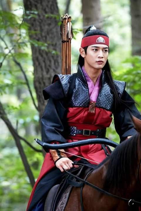 Naan_noona's tweet photo. Voy a volver a ver Hwarang por la trama

La trama: https://t.co/xmgyRg8wfw