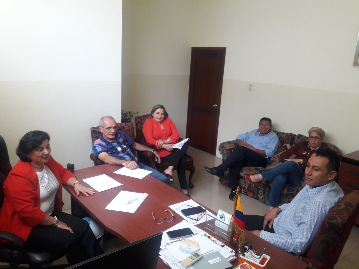 EnfermeriaUleam's tweet photo. Docentes de la Facultad planificando actividades para el programa de investigación "Alimentación, ejercicio físico y rehabilitación de la persona. https://t.co/MYIDiKUolr