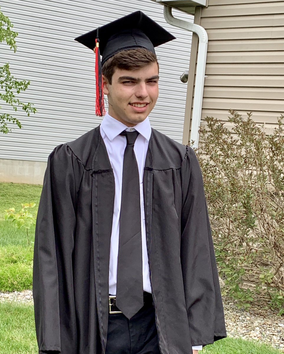 mx2_53's tweet image. Congratulations, A! @hempfield #HSDGraduation2019