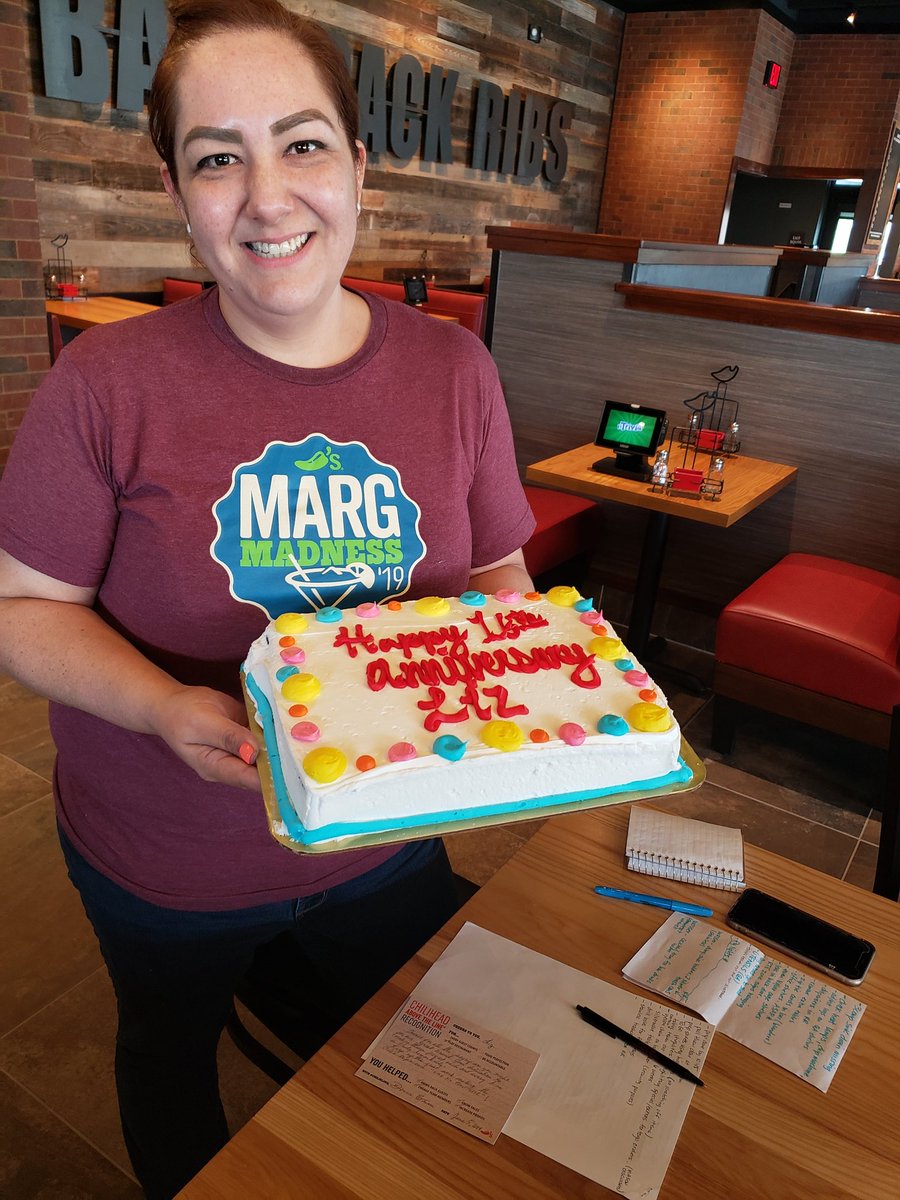 gumbyserrano09's tweet photo. Congrats to @lizzie_883 on her 16 year anniversary with Chilis. @Chilihead11 @rmason0511 @Brooke_atx https://t.co/yS9q4JMCpb