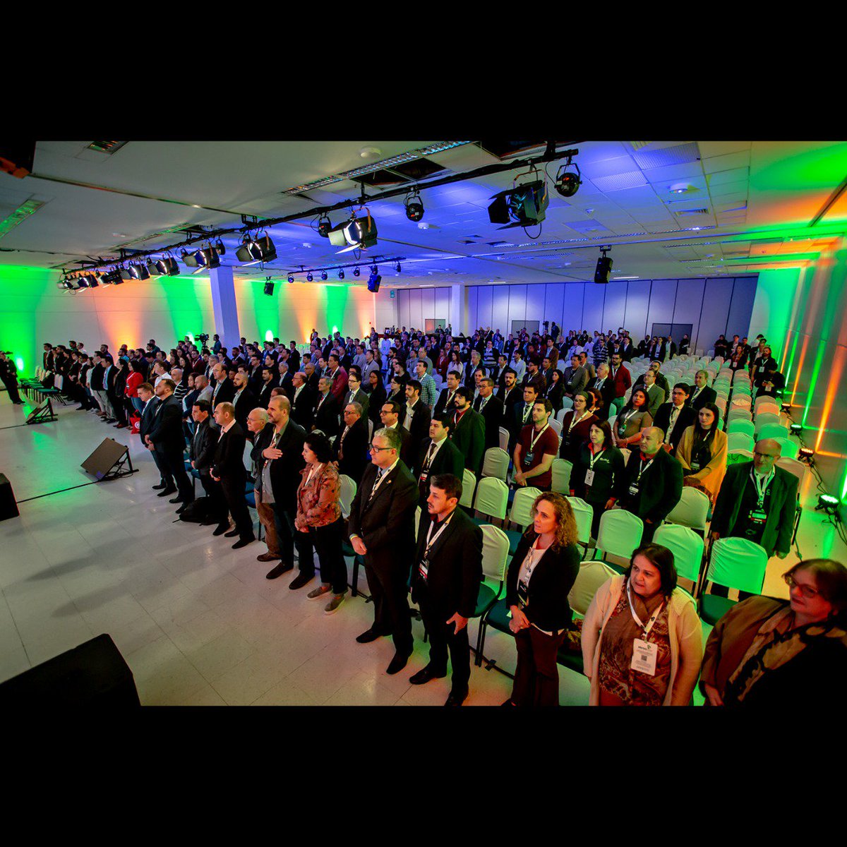 AbrintOficial's tweet photo. Finalizando o primeiro dia do ABRINT 2019, com recorde de público mais 7 mil inscritos.
👏👏👏
#abrint2019 #abrint #provedoresdeinternet #isp https://t.co/RKsUR6eSZ2