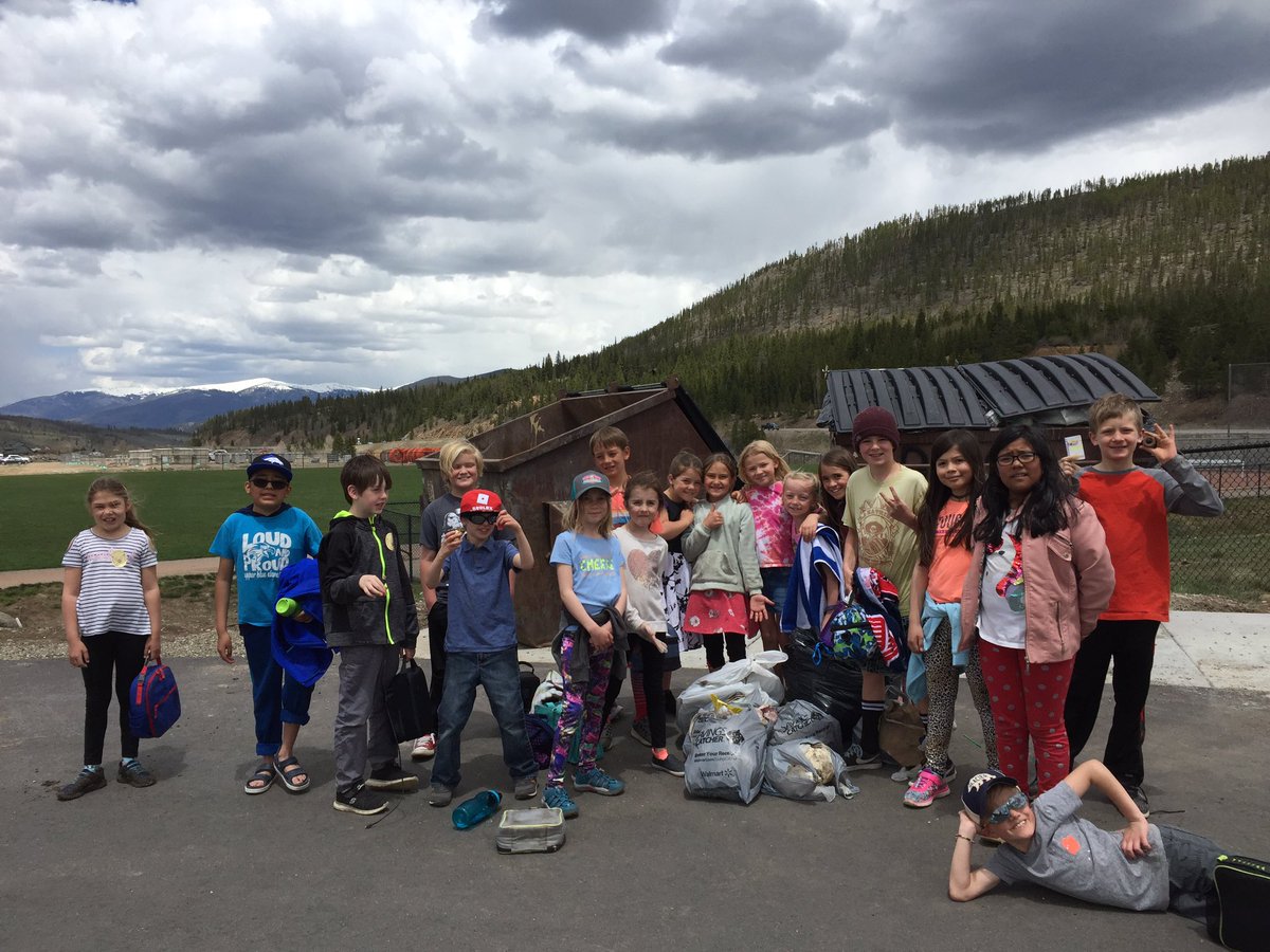 UBEgregory3rd's tweet photo. Wow! I just love these 3rd graders so much! What do they want to do on their last day? Make the world a better place by cleaning up the trash by the river! I’m going to miss these guys so much!! @SSDEDU @UBEHawks #makingadifference https://t.co/yPIX3hkT6m