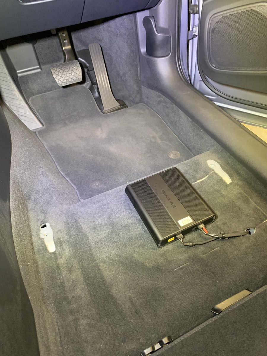 retrofitsol's tweet photo. Audi Q3 we had in this week for front &amp; rear @BlackVue dash cam install. 
Fitted with added battery pack for round the clock recording 
#dashcam #blackvue #audi #AudiQ3 #retrofit #york #leeds #vehiclesecurity https://t.co/W95SLKbKBy