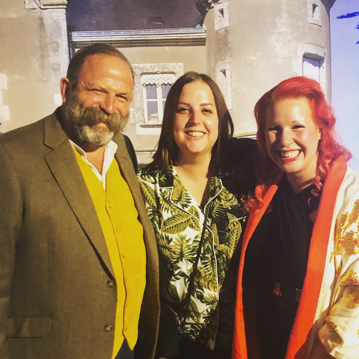 KellyBenjko's tweet photo. Was an absolute pleasure to meet @angeladoree and @dickstrawbridge who @KimBenjko ❤️ our decor https://t.co/S7hFxu2iiv thank u for being as lovely as I thought u would be https://t.co/qXiH7sgXbN