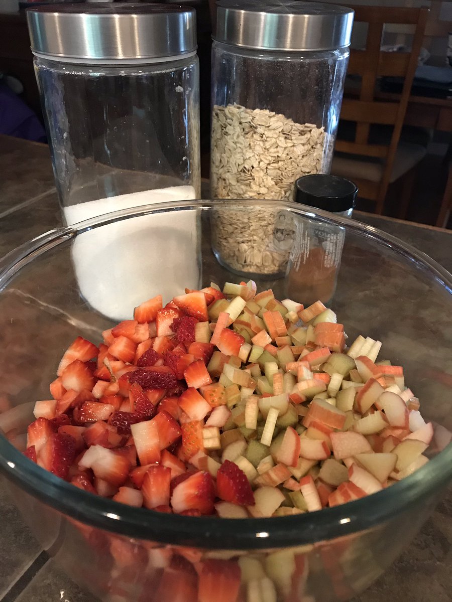 HTheijsmeijer's tweet photo. Tonight’s math lesson involves ratios - strawberries to rhubarb to sugar is 3:3:1 #deliciousmath #omnomnomatics https://t.co/zHYTuc4X1v