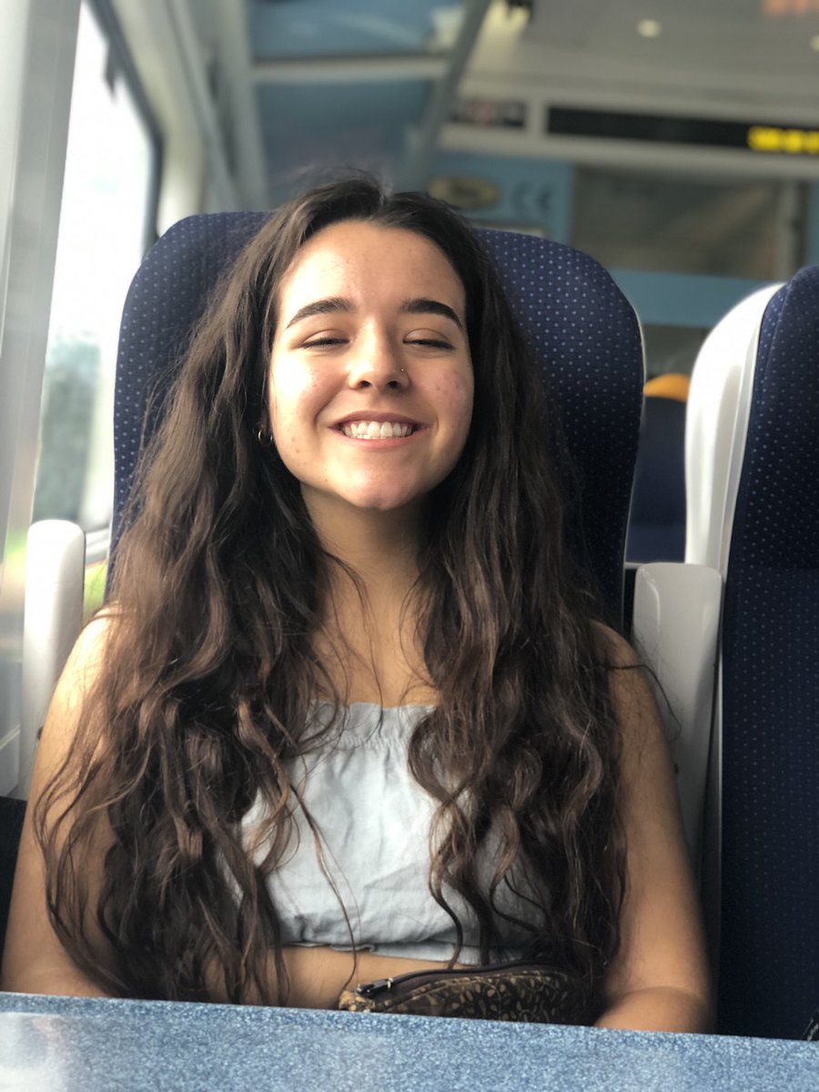 gabby_spetrini's tweet photo. HAPPY GRADUATION SIS I LOVE YOUUUUUU @HEMPFIELD #HSDGraduation2019 https://t.co/5dyMphjlbj