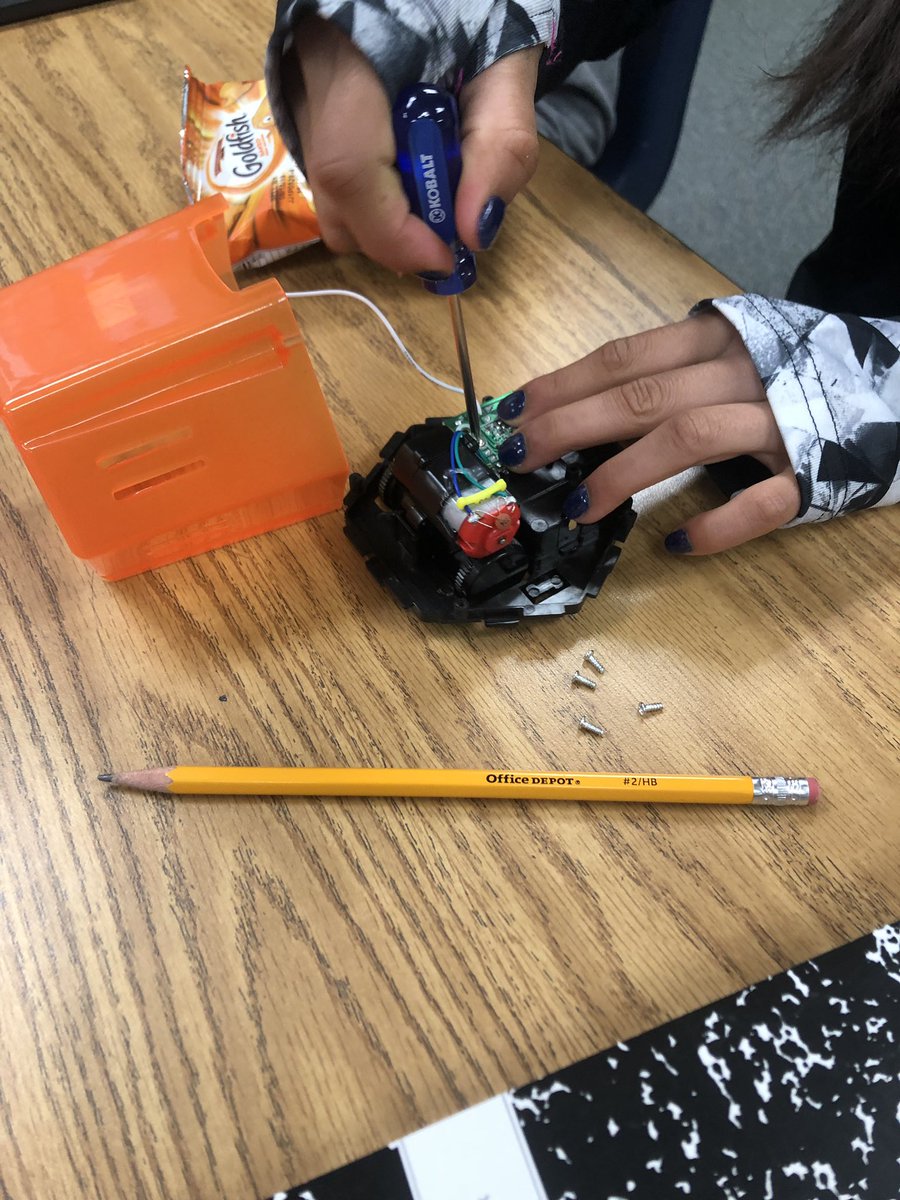 missnoravaldez's tweet photo. Started our first week of learning at @SAIL_PISD.. the kids are talking, creating, desging, and honestly just having fun... @CampInvention #iamsail #ProjectSAIL @DelmyEwing2 https://t.co/i1cytd0ZKs