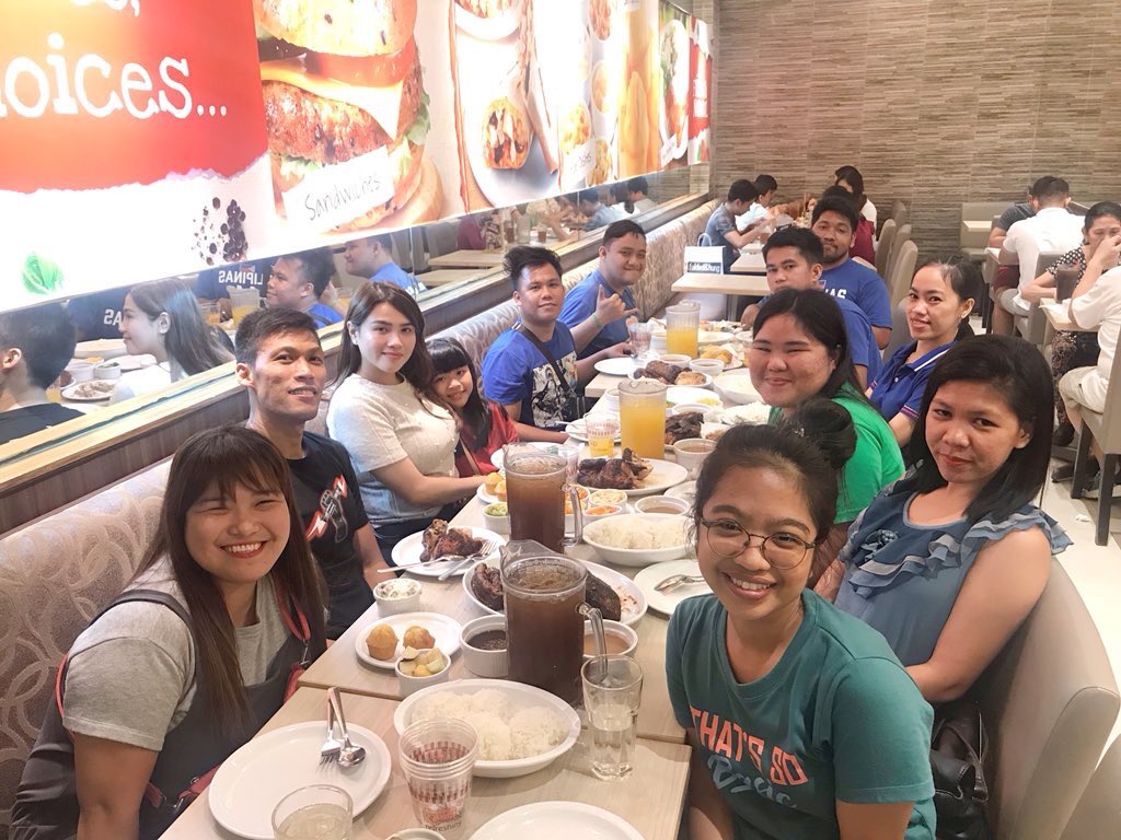 FlyingBNatics's tweet image. Last night’s dinner after game. Thank you as always, Kuya Mark and Ate @ruselleabarroca ! ❤️❤️