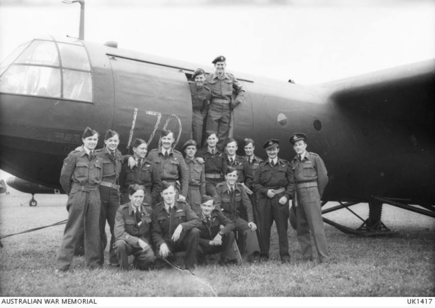 Group portrait of Royal Australian Air Force and British aircrew of a glider towing squadron before D-Day, 75 years ago today. The Horsa glider was used to land troops and equipment. Thank you for your service. #TYFYS @AusAirForce @AWMemorial