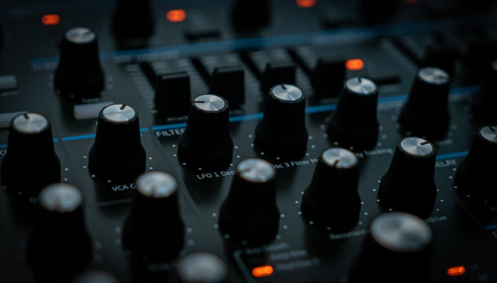 VonStroke's tweet photo. Everyone always asks me what kinda of equipment i use. So i thought i'd give you a small glimpse in my studio. This is my Novation Peak. I would recommend this as the best all around synth product in its price range.

ps I'm not being paid by anyone, these are real reviews https://t.co/7mdq0kNy8A