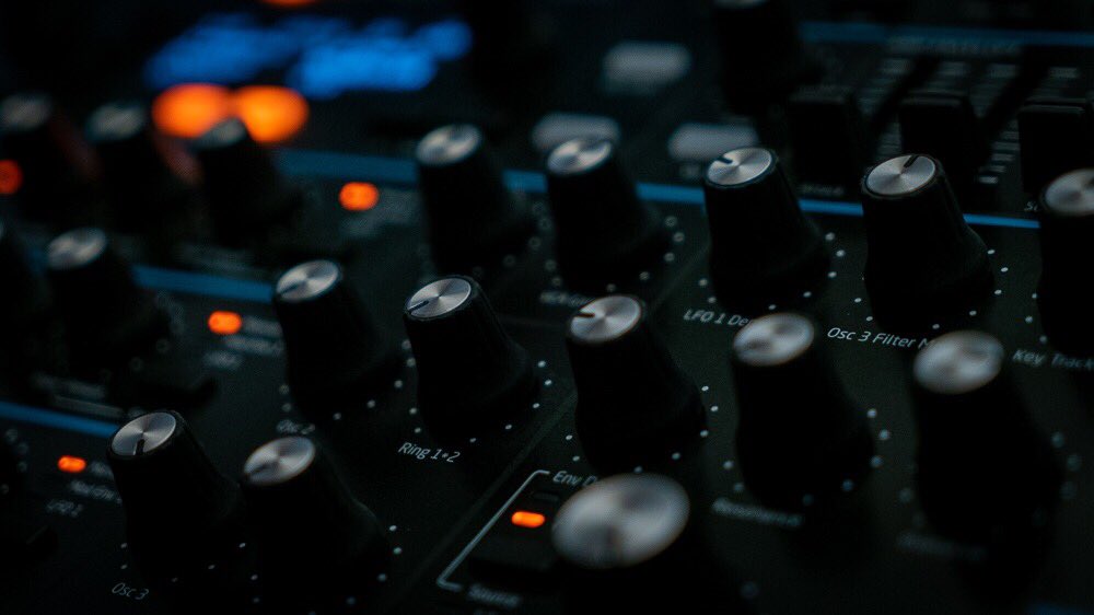 VonStroke's tweet photo. Everyone always asks me what kinda of equipment i use. So i thought i'd give you a small glimpse in my studio. This is my Novation Peak. I would recommend this as the best all around synth product in its price range.

ps I'm not being paid by anyone, these are real reviews https://t.co/7mdq0kNy8A