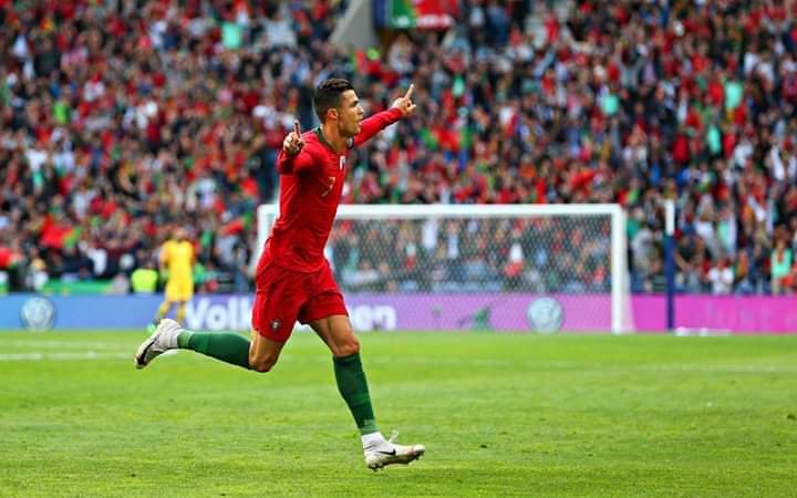 fashionbusterng's tweet image. If Cristiano Ronaldo of #Portugal is your world best, please RT this post, so that I can follow u immediately #NationsLeague

Please 1000 likes for our G.O.A.T