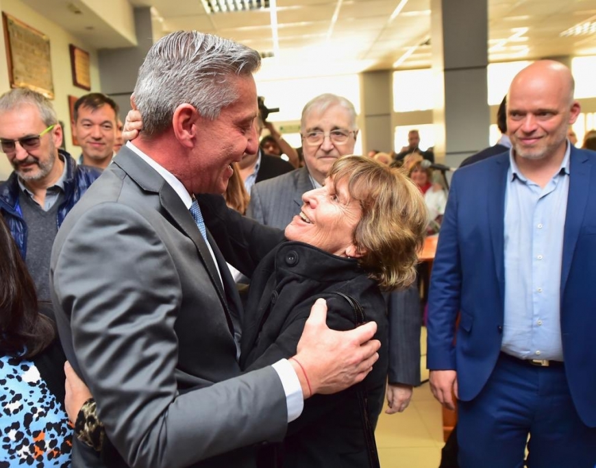 CarrilloChubut's tweet photo. Trabajamos día a día junto al Gobernador y al compañero Sastre para defender el #DerechoALaSalud 🇨🇭 de los chubutenses y esperamos continuar este proyecto de la Salud Pública durante los próximos años ✌️
 
@arcionimariano - @ric_sastre
GOBERNADOR - VICEGOBERNADOR

#9J #Chubut2019 https://t.co/9Ig03CCB2Y
