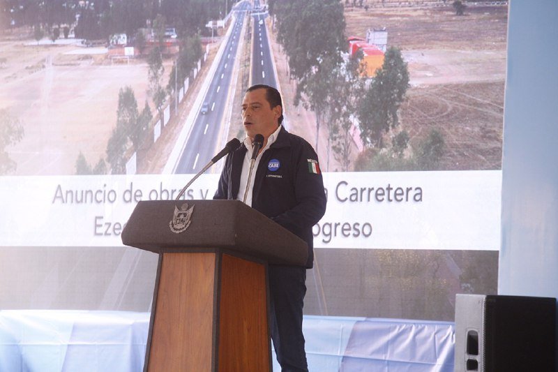 TonatiuhCC's tweet photo. La toma de decisiones por parte de los ciudadanos es nuestra nueva forma de Gobierno. Hoy estuve presente en el Municipio de Ezequiel Montes para acelerar el combate a la desigualdad y la pobreza con el Anuncio de obras y entrega de la Carretera a Villa Progreso. ¿Qué opinan? https://t.co/QrgZvfhkPW