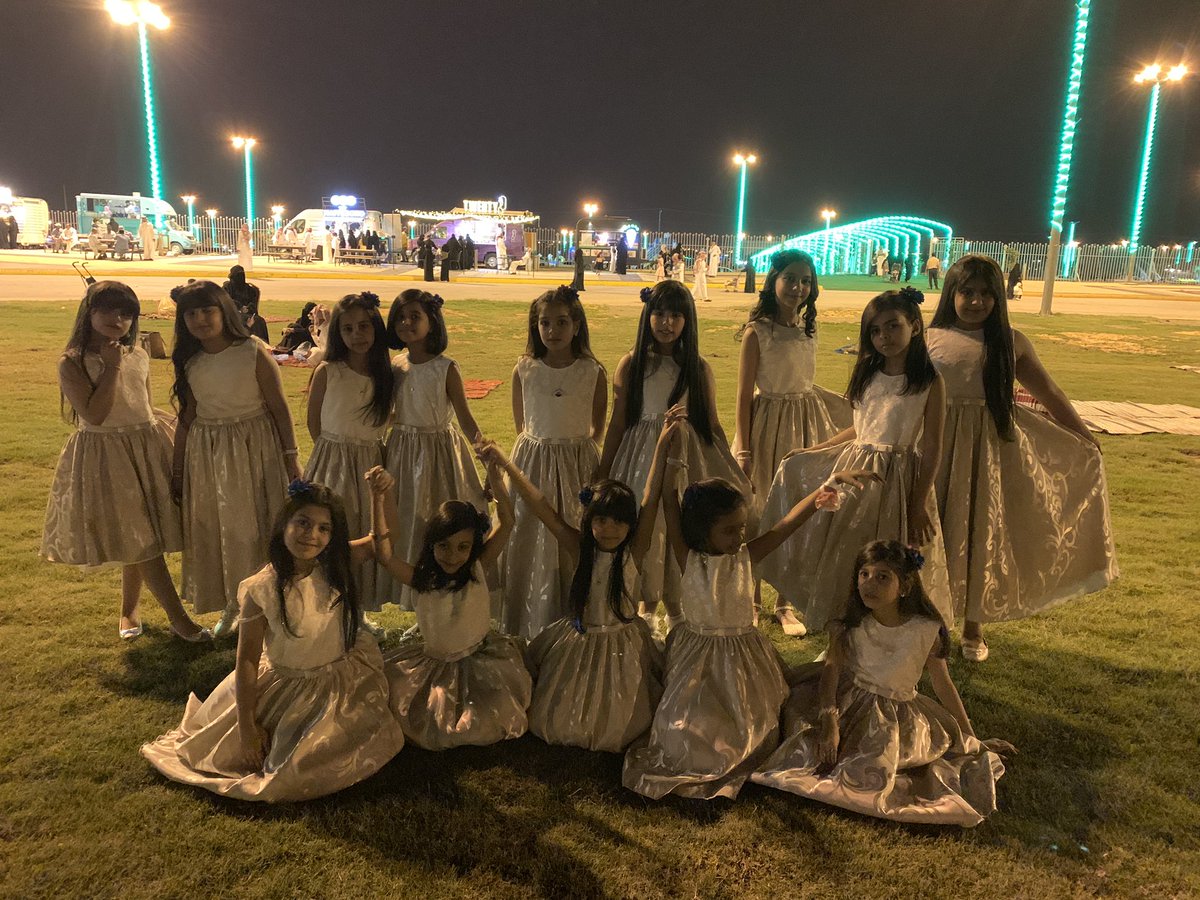 فرقة #مرناة تشكر الأستاذ عبدالعزيز الصييفي على الأهداء الكريم لأميرات الفرقة  🎊🌷