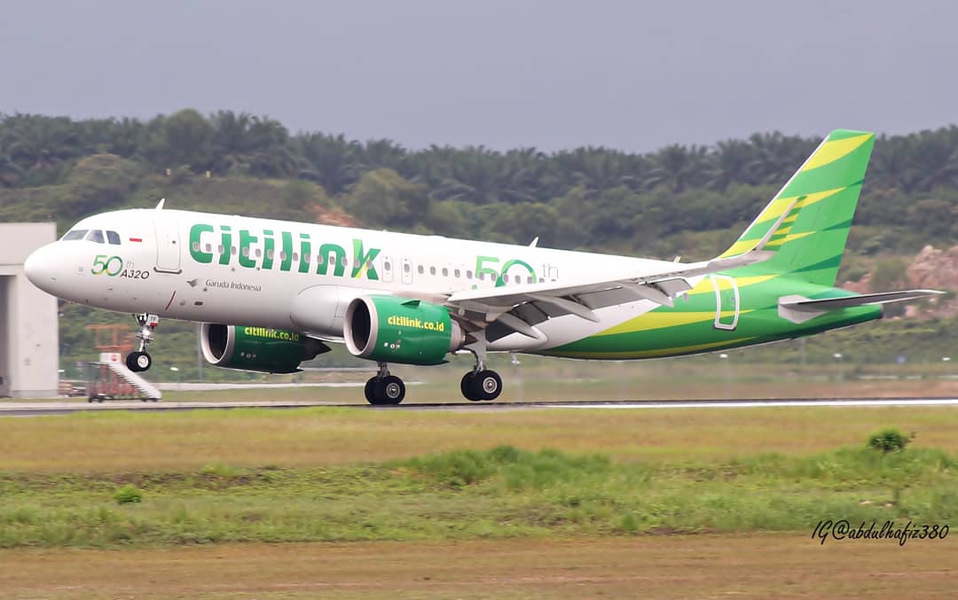 Abdul_Hafiz380's tweet photo. Salam dan selamat pagi.
Salam 2 Syawal 1440H.
Airbus A320 - 251N
PK-GTF
"50th A320" special Livery.
#airbus
#airbuslovers
#a320neo
#avgeek
#aviation
#aviationdaily
#planespotting
#planespotter
#malaysiaairports
#megaplane
#planepics
#planpic
#wmkk
#klia https://t.co/dMsvYTuc7V