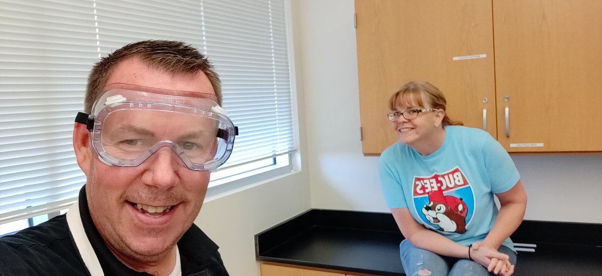Manderson01_TMS's tweet photo. Lots of fun dissecting sheep brains @PLTWorg with @Alexander_Jess1 @morrowreads247 @Heyyy_SHarris https://t.co/9YSvbl2m6M
