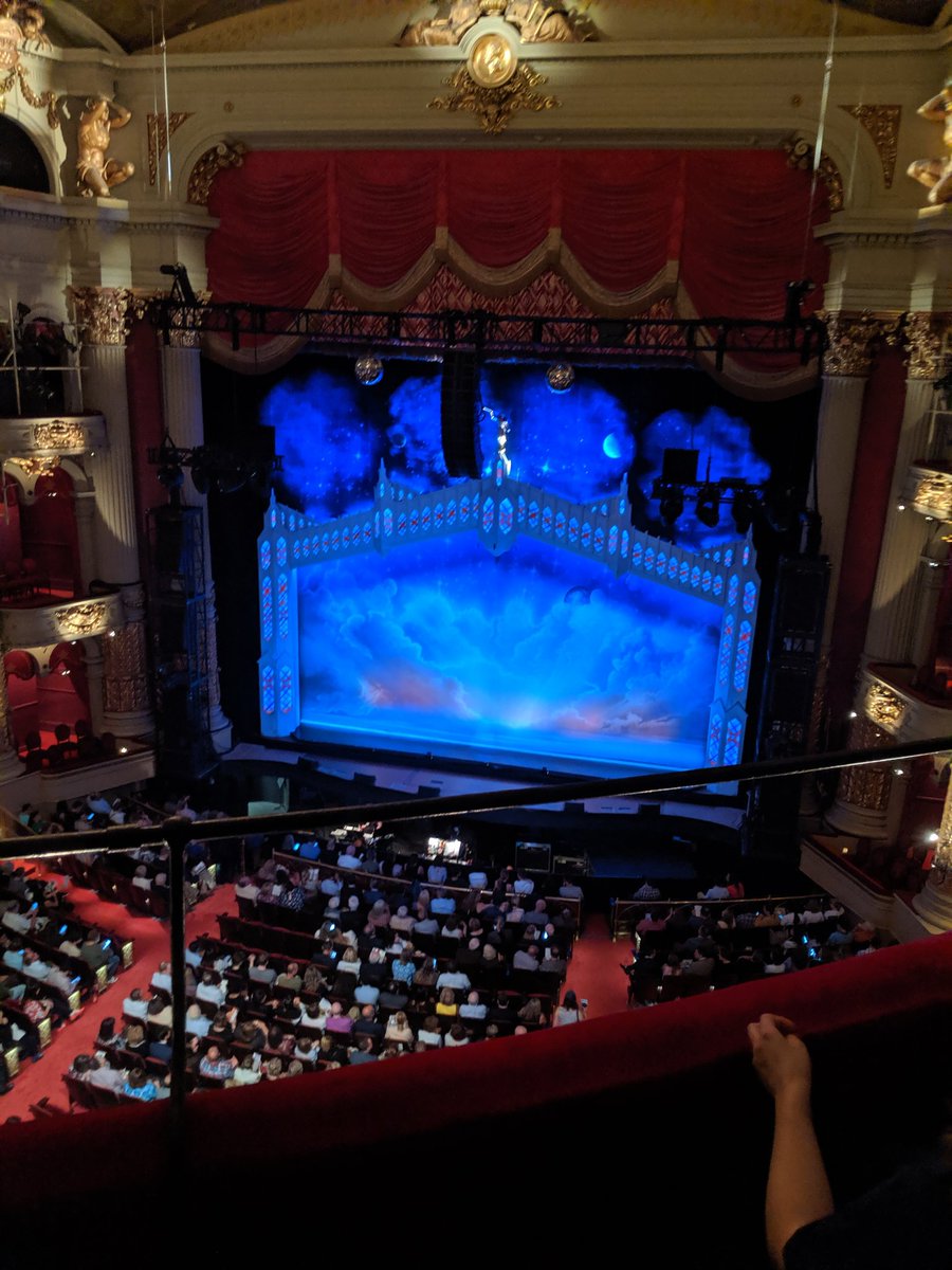 Y2kbugGG's tweet photo. And they say I'm not classy...#TheaterTime https://t.co/RHAmMvP6kW