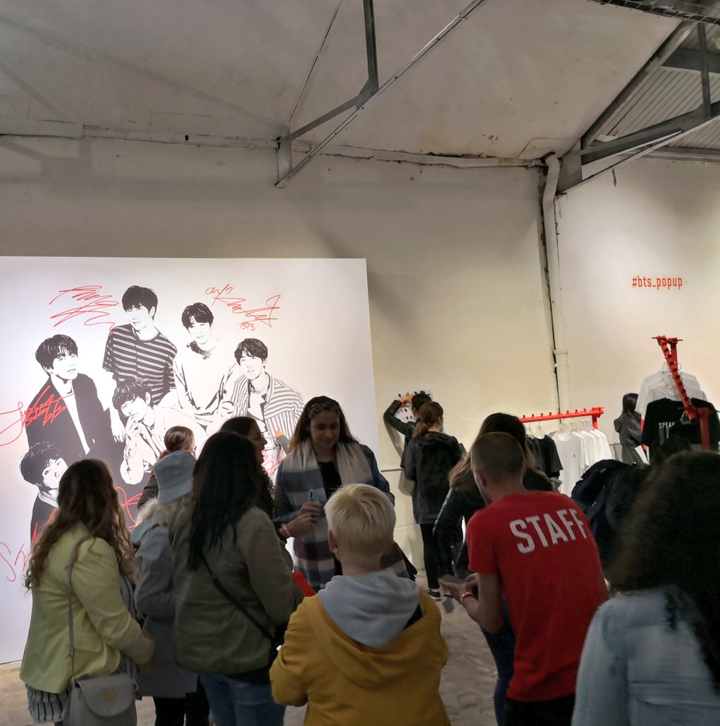 Yoshinori8303's tweet photo. #BTSinParis #BTS #BTS_PopUp_Store #BTS #eiffeltower https://t.co/BN8zHrdpPh