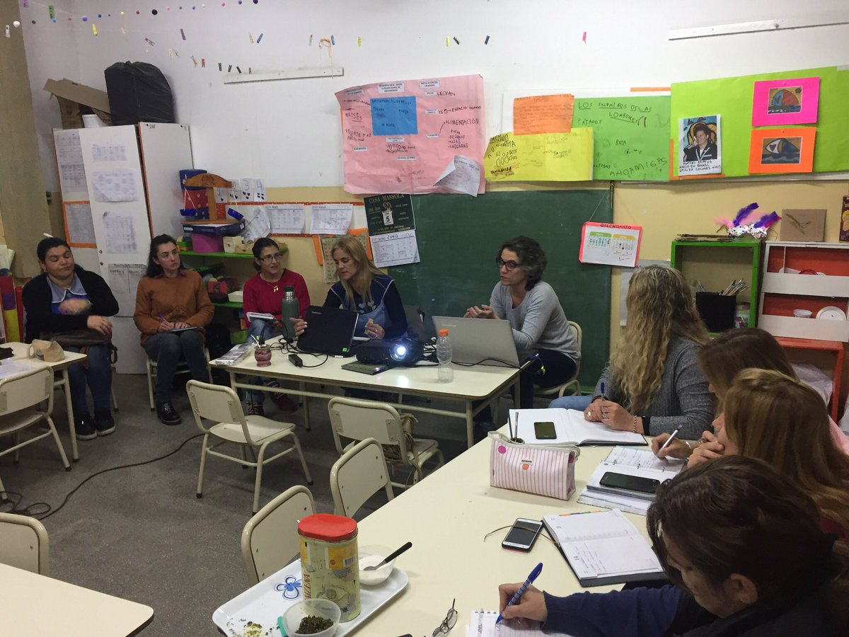 ciiehenderson's tweet photo. Acompañamiento Escuela en el Jardín N 902 sobre la actualización del DC en el área de Educación Artística a cargo de la capacitadora @AnaLucaPinedo1 https://t.co/4E3BFBL8As