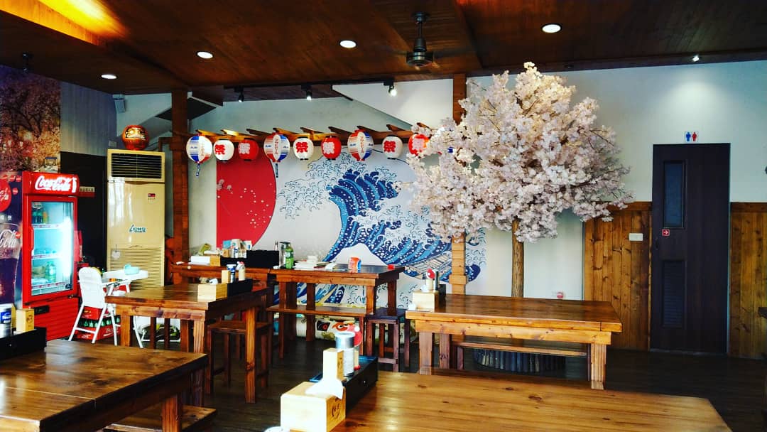 HobeTsai's tweet photo. #高雄 #極道拉麵
#珍珠奶茶拉麵
來朝聖
看了韋宗成臉書來的XDDD
看起來有衝突感
不過吃起來就是一般的拉麵
是說,老闆您菜單上寫的正常的拉麵,不會就是這個吧XD
#臺灣🇹🇼 #拉麵 #朝聖 #珍珠奶茶 #珍奶 #衝擊 #韋宗成 #台湾 #タピオカ #ラーメン #taiwan #kaohsiung #ramen #tapiocaballs #飲食工事 https://t.co/g7AJSjEpwZ
