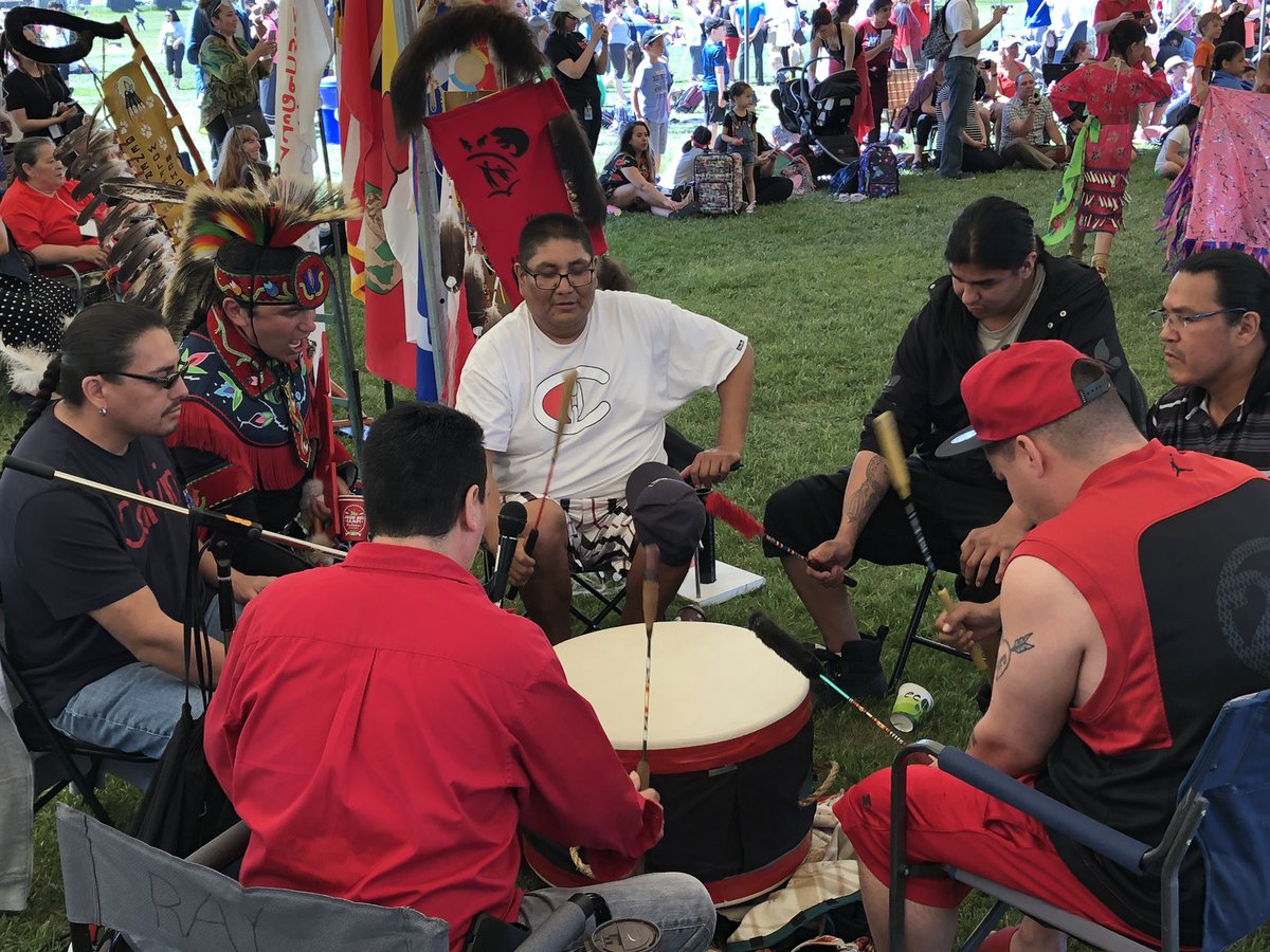 WPGAVGuy's tweet image. A Beautiful day for a celebration.  Good to see old friends @NahanniFontaine @WabKinew and to get to work again with a great team @lindsey_trudeau @smidford1  @bousquetkeith @RinaWhitford @thor_winnipeg #WSDPowWow @WSD_Libraries #winnipegSD