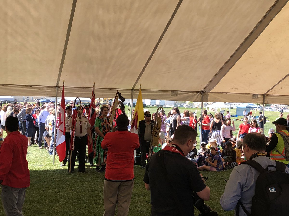 WPGAVGuy's tweet image. A Beautiful day for a celebration.  Good to see old friends @NahanniFontaine @WabKinew and to get to work again with a great team @lindsey_trudeau @smidford1  @bousquetkeith @RinaWhitford @thor_winnipeg #WSDPowWow @WSD_Libraries #winnipegSD