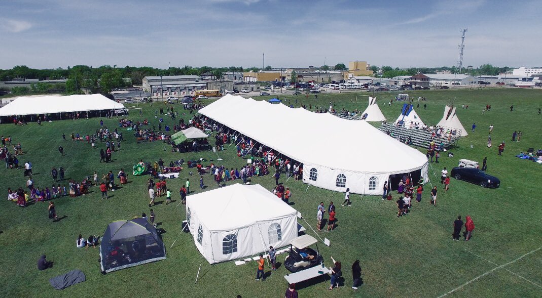 WPGAVGuy's tweet image. A Beautiful day for a celebration.  Good to see old friends @NahanniFontaine @WabKinew and to get to work again with a great team @lindsey_trudeau @smidford1  @bousquetkeith @RinaWhitford @thor_winnipeg #WSDPowWow @WSD_Libraries #winnipegSD