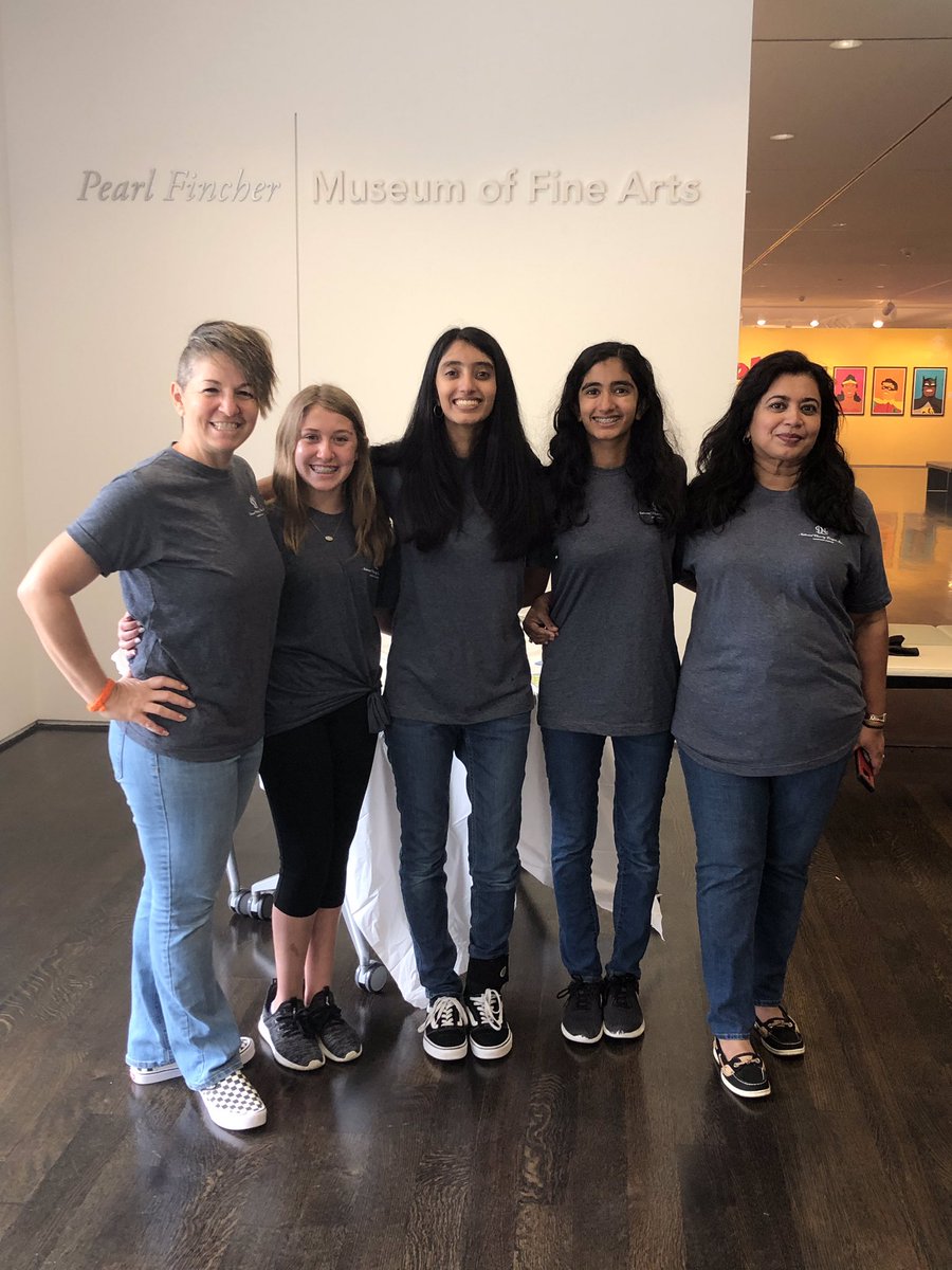 pearlfinchermfa's tweet photo. Thank you to our volunteers and visitors for making our first Drop-In Art Wednesday of 2019 a smash! (Pictured in first photo: Volunteers from the National Charity League Champions chapter) #pearlfinchermfa #dropinart #springtx #artmuseum https://t.co/FaQzRQVHWF