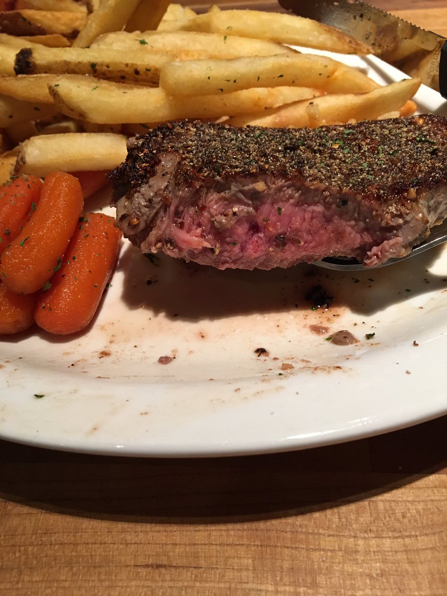 Bryan64657464's tweet photo. Fitting end to a long day of #makingbeefbetter 😋
#cattletales https://t.co/er9wwgpNHr
