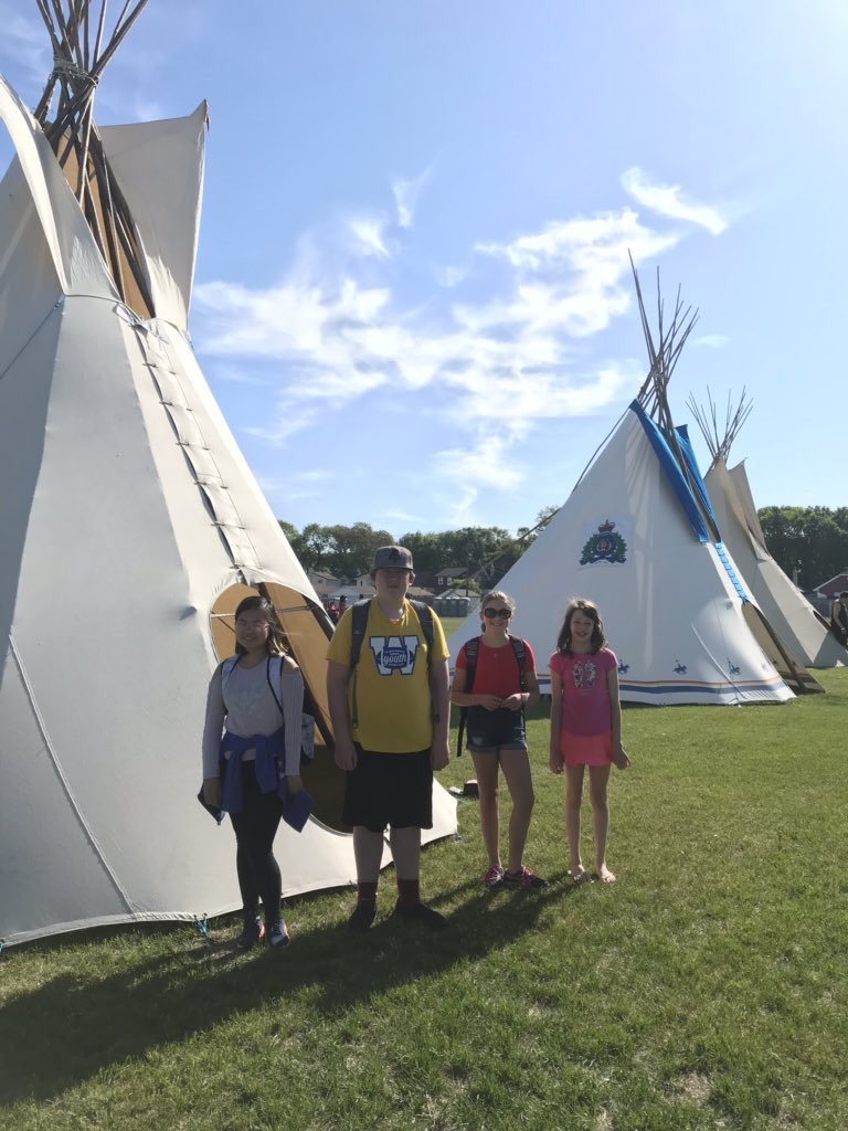 WolseleyR9's tweet image. A couple of pictures from the #WSDPowWow today! @WinnipegSD 📸: @SsantosSonia (thanks for taking the leadership students today)