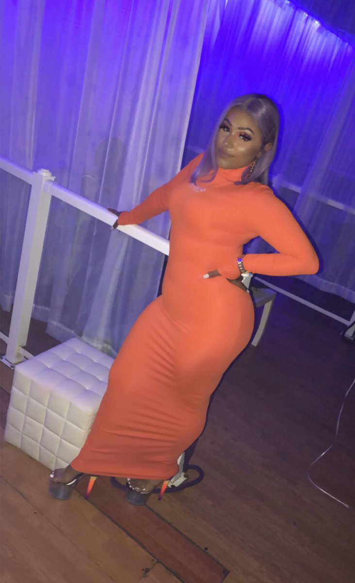 Honeysavagee's tweet photo. I make the pretty bitchs insecure Fiji water 💧 got that pussy galore🍑💦Vip when I walk threw the door w my team while your nigga records ✨🥂�� 
Hair by :Nyoka Watson
MUA : Lacorrah Dior Snider
Lashes: Dasharah Nixon
Dress : Milano Di Rouge https://t.co/Xu9FUHbjoc