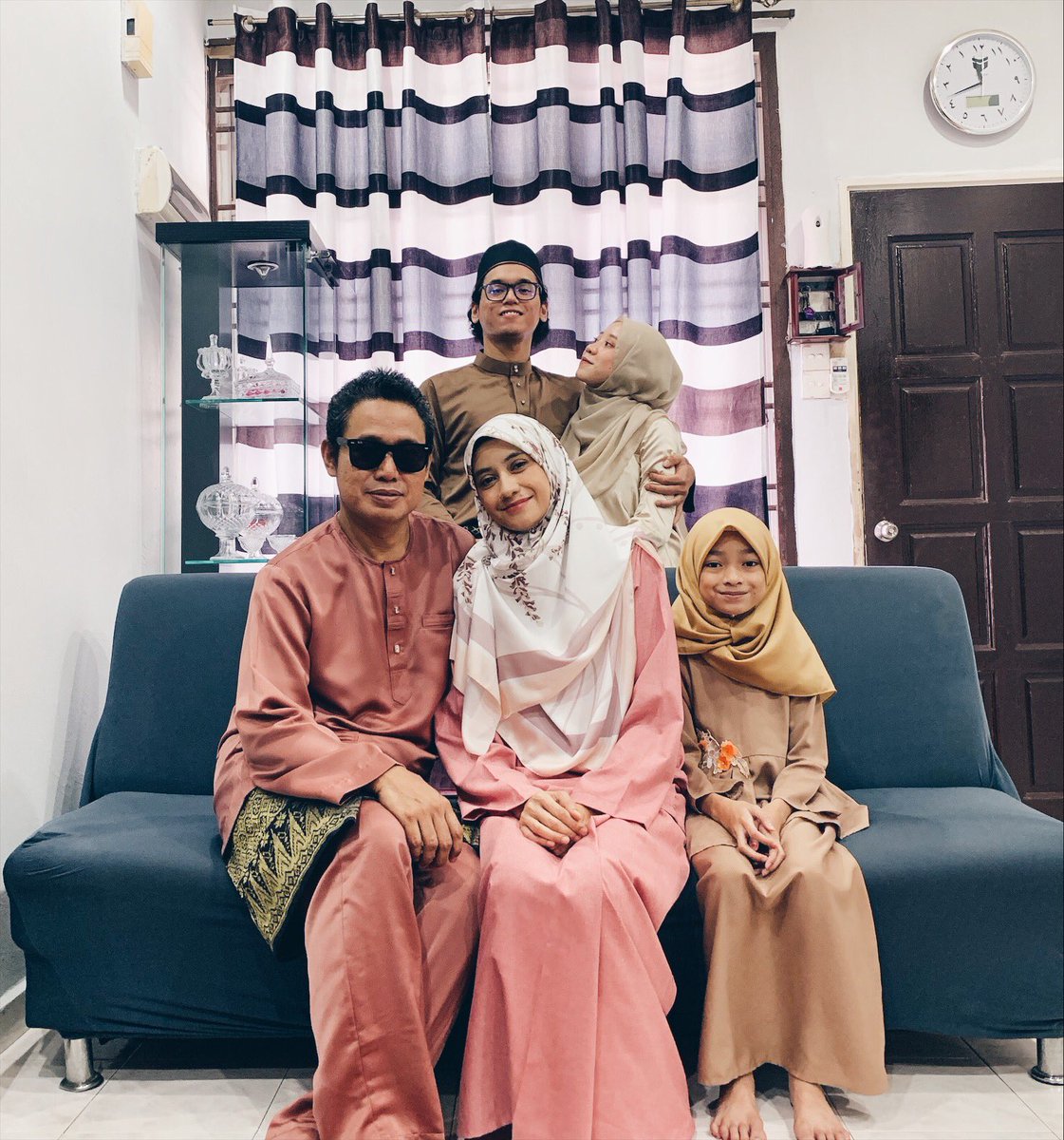 nrainsfya's tweet photo. 1st Syawal ; Selamat Hari Raya from us πππ»β¨ #myside #1stfamily #teamrayajb https://t.co/niCePTG7Xv