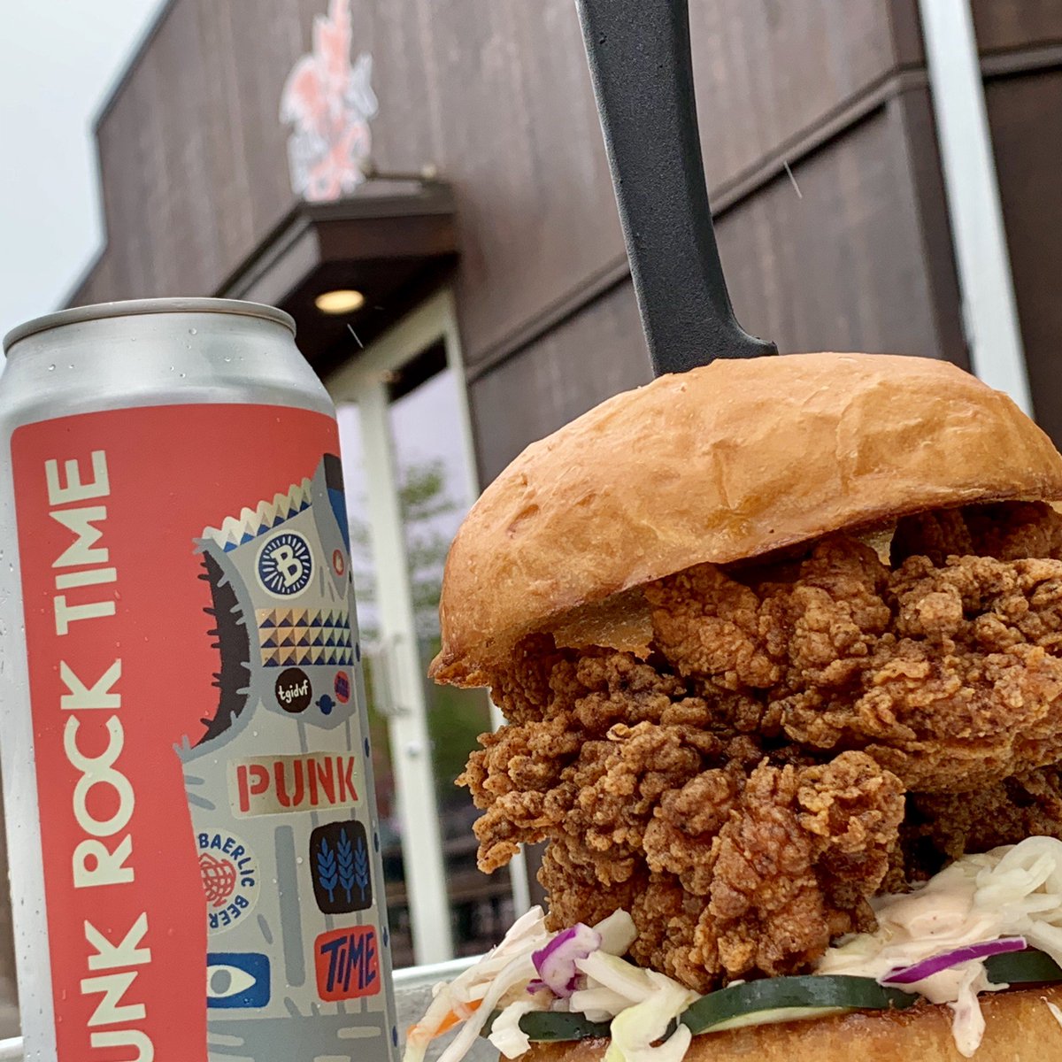 basiliskpdx's tweet photo. Little overcasty for you today? Well come have a sandwich and a beer from @baerlicbrewing. We have 8 varieties in 16oz pounders. This one’s Punk Rock Time IPA. And yes, those little streaks are rain drops. 💧😹
.
#overcast #beerandsandwich #punkrocktime #thesunwillbebacksoon https://t.co/oB1oSNgnPU