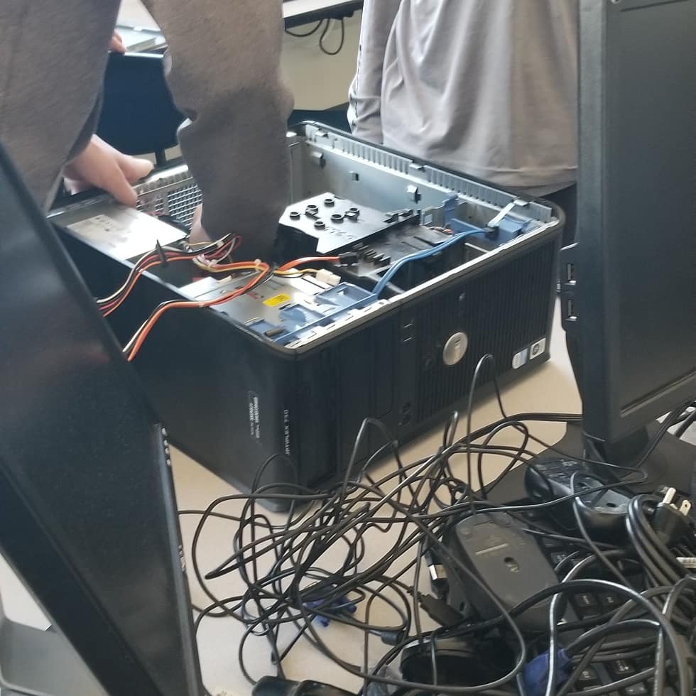 Summer Safari IT day. Hands on career exploration <a href="/CteJeffco/">Jeffco CTE</a> <a href="/LinksCareer/">Jeffco Career Links</a> @COJasonGlass #jefffcoswap2019