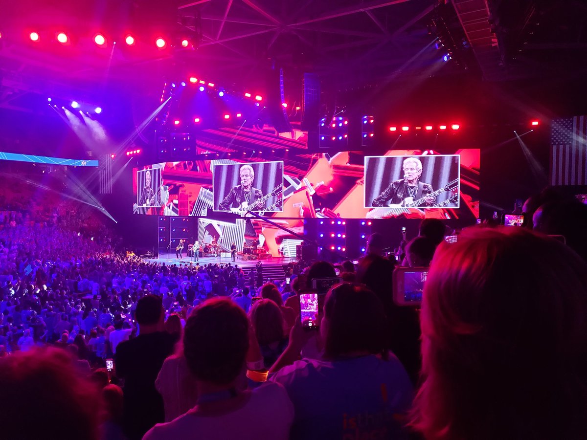 JeremySeth3's tweet photo. Hotel California! 🎶 Rockin' on this Wednesday Night! #WalmartShares https://t.co/25HuJiaFSP