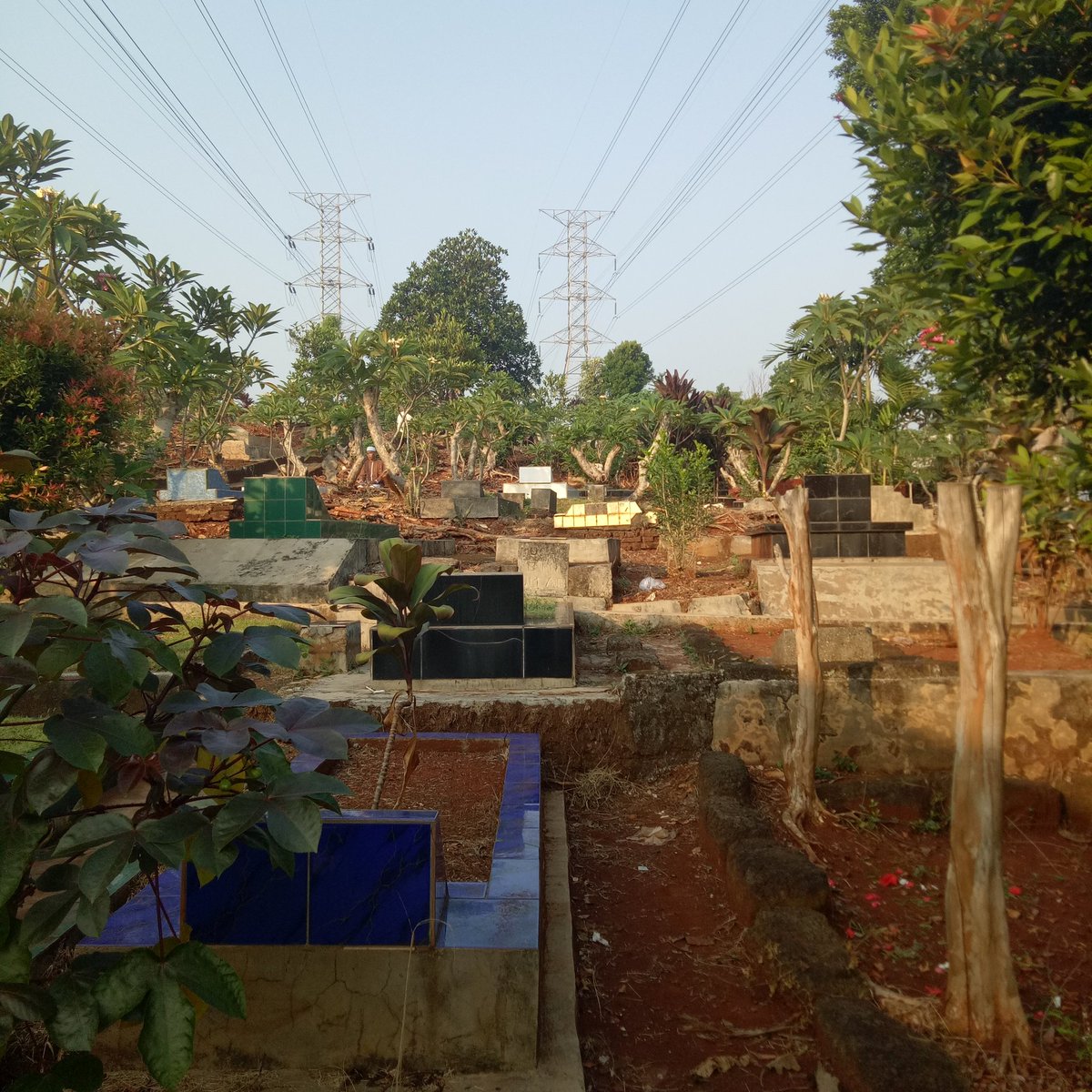 Silaturahmi
Bukan hanya kepada mereka yang masih hidup
Melainkan kepada mereka yang telah wafat
Khusus nya orang tua, dan keluarga terdahulu
Untuk mengenal siapa Mereka dan dimana tempat dimakamkan
Kepada anak cucu keturunan kelak
#hikmahied