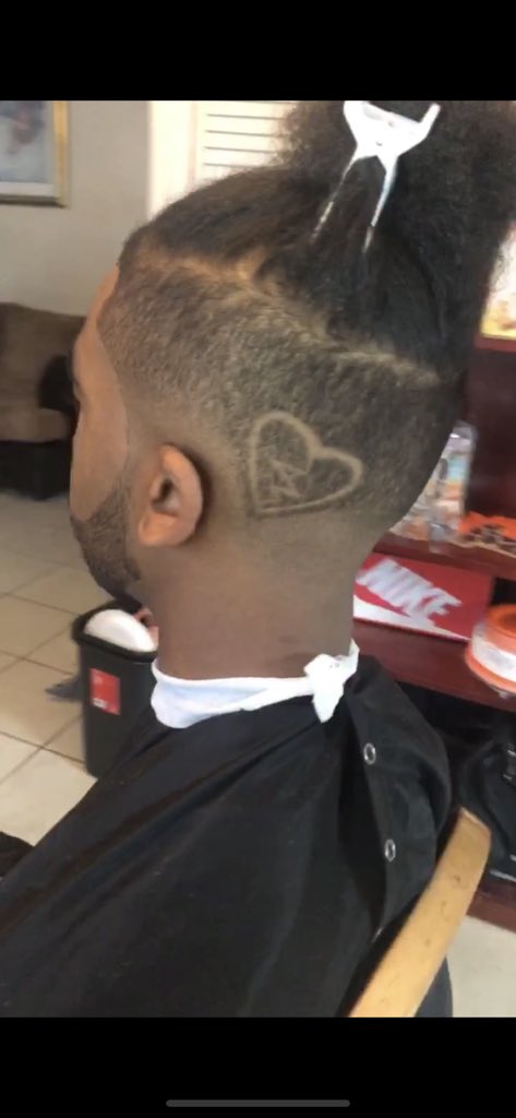 FreakyLijahh's tweet photo. Stop Playing Yourself &amp; Book Me NOW 🔨💈
Dm Me On IG: CutsByLijahh
Or Book From The App 🤙🏽 https://t.co/9h1bC08xMK https://t.co/Rc7l6KuCPl