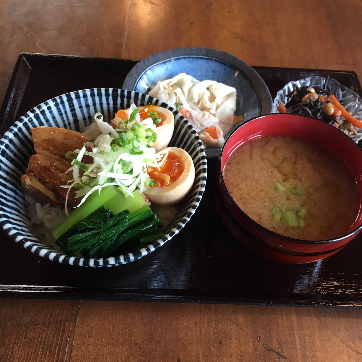 ____k's tweet photo. 豚の角煮丼セット https://t.co/eoIlyjRgOR