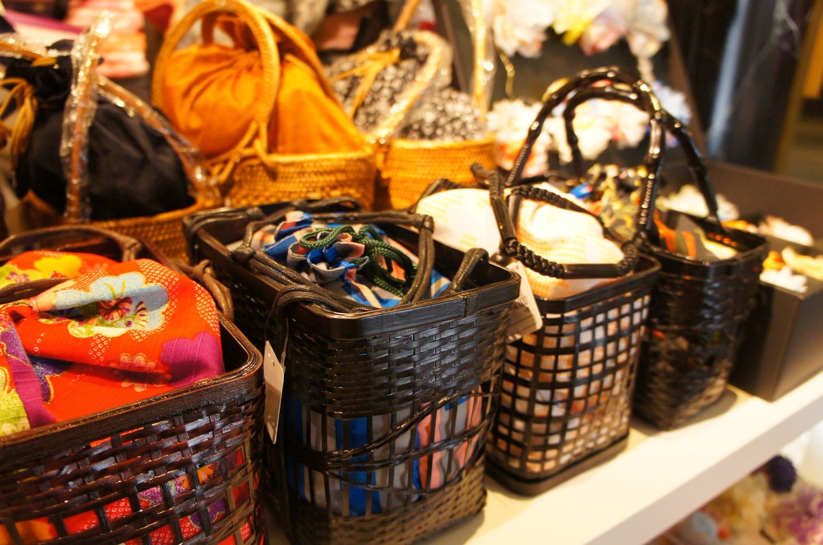 イクスピアリ 公式 浴衣 浴衣関連小物 サマーショップゆかた バザール が期間限定で営業中 スタンダードなデザインからモダンなデザインまで 幅広く商品を展開 お気に入りの浴衣とこれからの季節を思いっきり楽しみませんか 9 1まで T