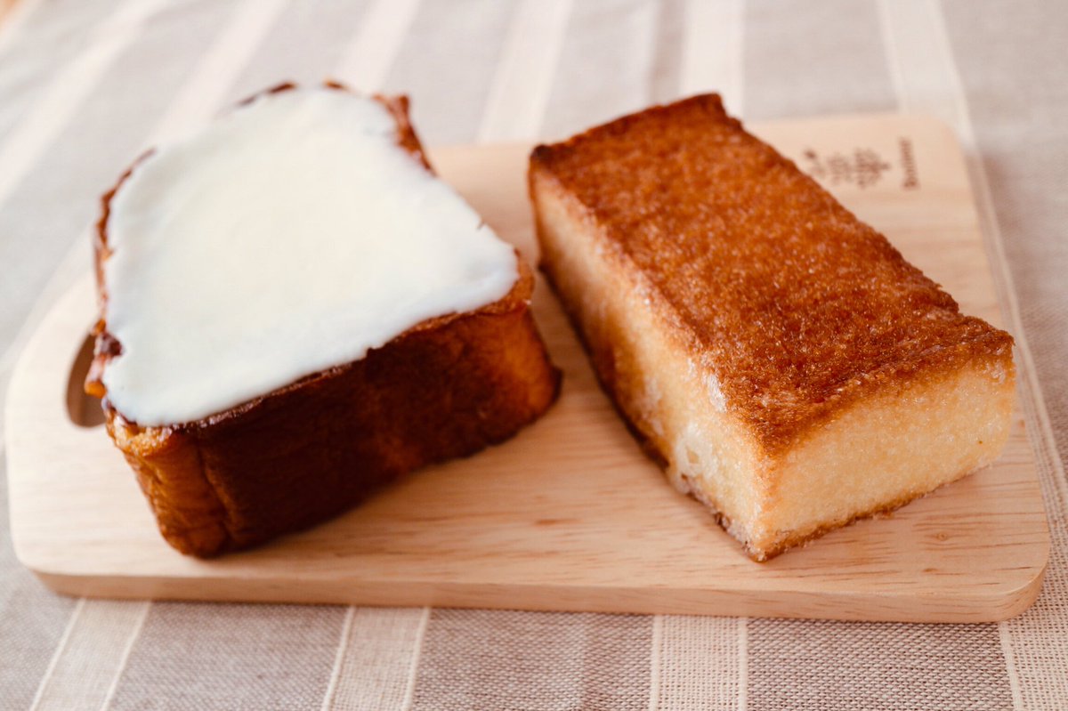 Old Ang 今日のおやつは 横浜中華街にある和モダンの素敵なパン屋のり蔵さんのパン 左から かぼちゃパンを使ってシナモン風味に仕上げた フレンチトースト と 蜂蜜とバターを塗って焼き上げた ハニーバタートースト この２つのトーストは