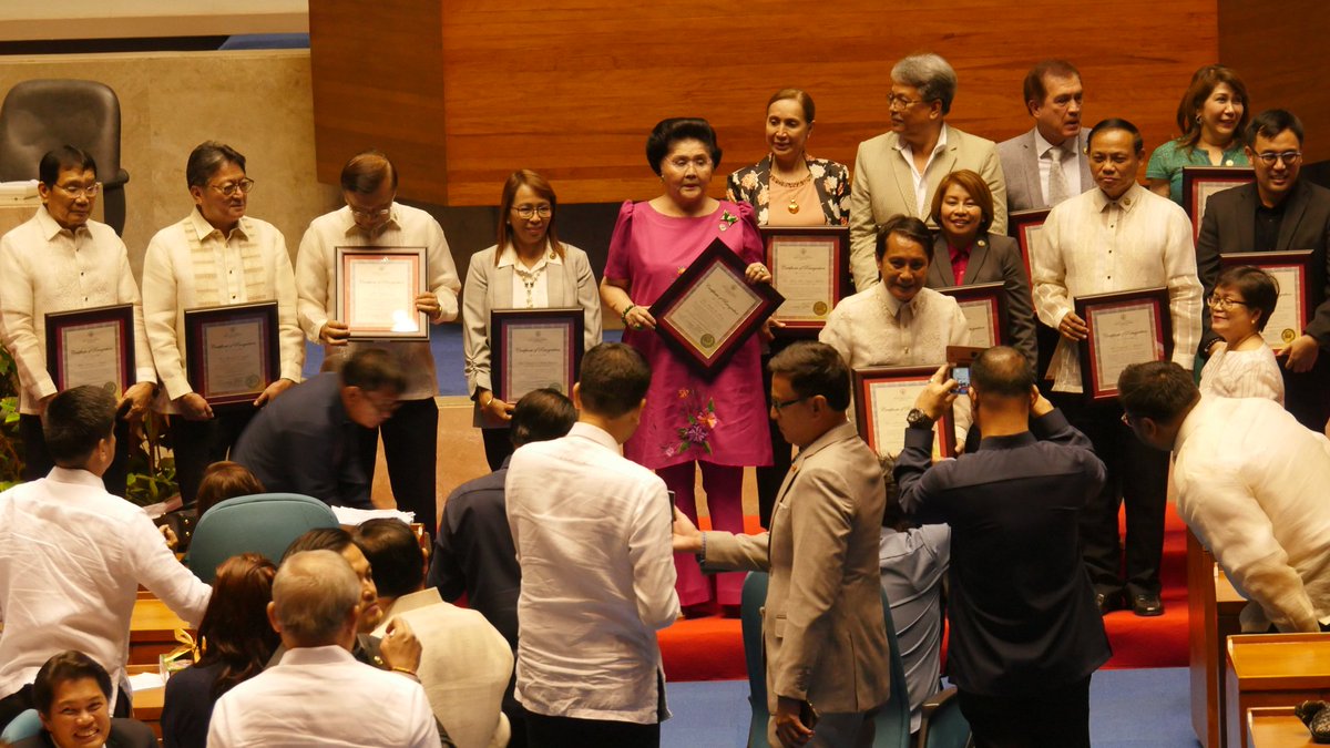 MarioAVGuzman1's tweet photo. Somebody asks if Imelda Marcos is currently in jail for her convictions. She isn't. She was at the 3rd session of the 17th Congress and was one among those given appreciation for serving as a Representative of a District in Ilocos Norte during the closing ceremonies. https://t.co/4fdbQPeqaP