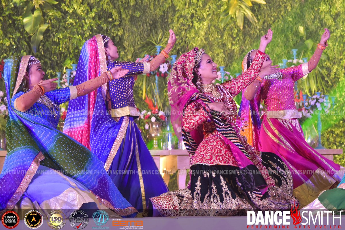 DanceSmithIndia's tweet photo. Unconventional performance by Team @DanceSmithIndia , Presenting Most Innovative show Shubh Vivah
#bollywoodperformance #dance #Love #Entertainment #StagePerformance #StageShow #Bollywood #ShubhVivah https://t.co/QhWXqLFSmv