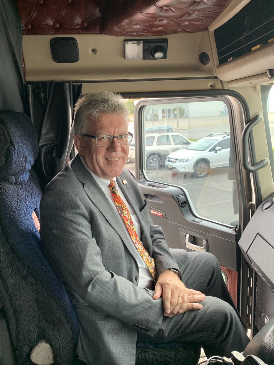 qta_trucking's tweet image. @N_Scales_TMR experiencing first hand the view from a truck and a live demo of the safety &amp;amp; fatigue monitoring technology in action with professional driver Matt from Rocky’s Own @seeingmachines #ivcs #drivecam #tyremonitoringtech @BigRigsnews @Dieselmagazine @atnmag #hvsafety