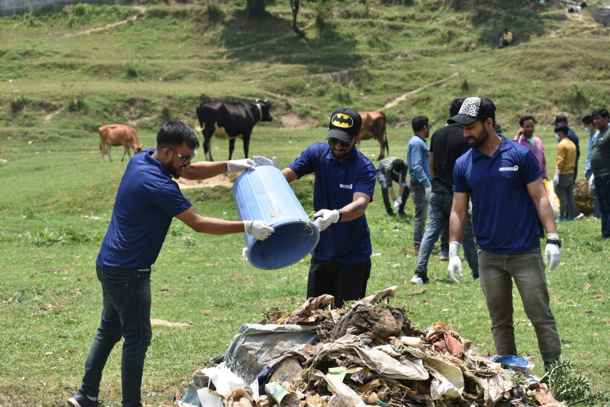 BhaskFoundation's tweet photo. Bhaskar Foundation participated with Nagar Palika Pitthoragarh on this World Environment Day 2019 Green &amp; Clean Campaign. https://t.co/Evo6dwXbUp