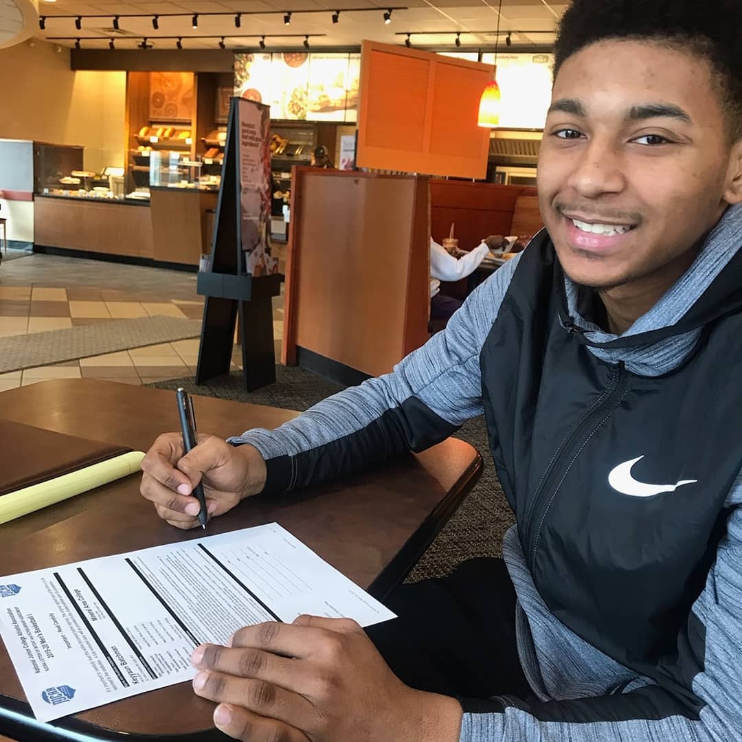 MachineElite's tweet photo. Congratulations @BatchmanKeyyaun for recieving a basketball scholarship to @MineralAreaCC next year!!! Proud of you!! #MEBA #Machine #MachineElite #MachineEliteBasketball #MachineEliteBasketballAcademy #StLouis #HighSchool #College #MachineLaw #NoExcuses #WorkHard #NeverGiveUp https://t.co/nSwfCg89Af